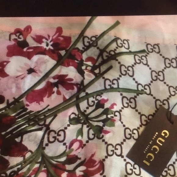 Accessories - 🎉 1 hr sale🎉Fashion Scarf👌